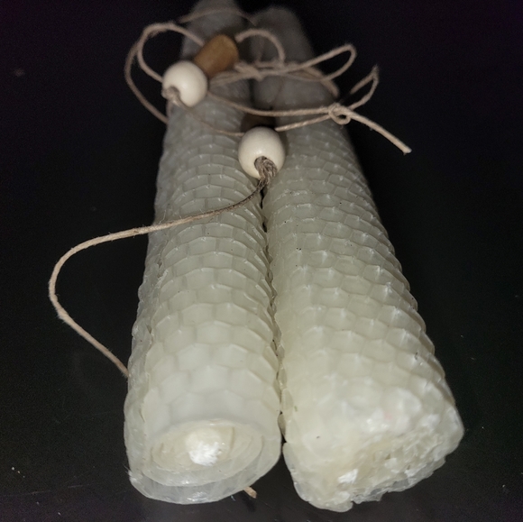 Pair of Ivory Beeswax Candles - Picture 3 of 5